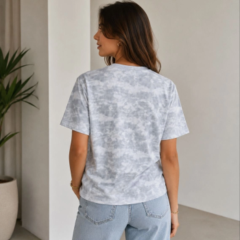Kadın Batik Desenli Tişört Bisiklet Yaka Kısa Kol Regular Fit T-shirt - Gri Kadın Batik Desenli Tişört Bisiklet Yaka Kısa Kol Regular Fit T-shirt - Gri