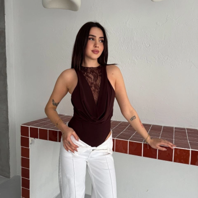 Kadın Dantel Detaylı Derin Dekolte Body Şık Kolsuz Yazlık Bodysuit - Kahvrenegi