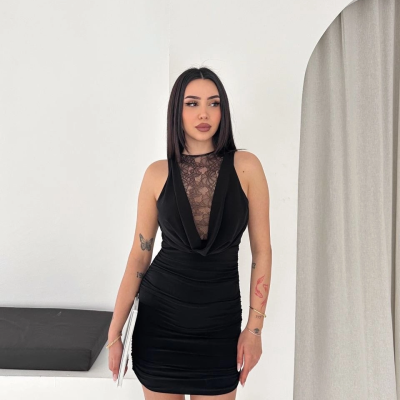 Kadın Dantel Detaylı Derin Dekolte Drapeli Mini Elbise Şık Kolsuz - Siyah