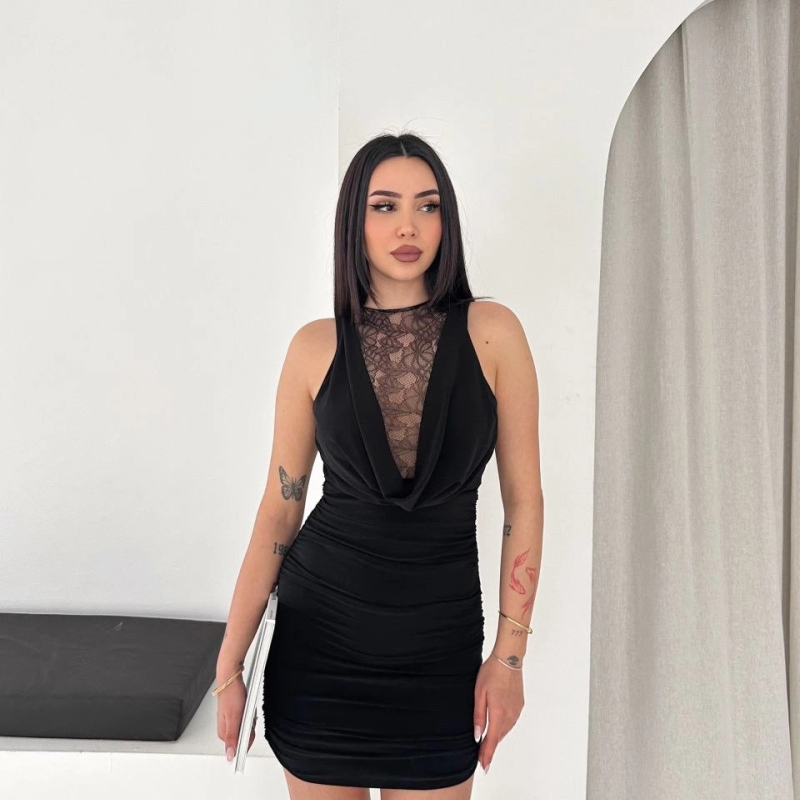 Kadın Dantel Detaylı Derin Dekolte Drapeli Mini Elbise Şık Kolsuz - Siyah