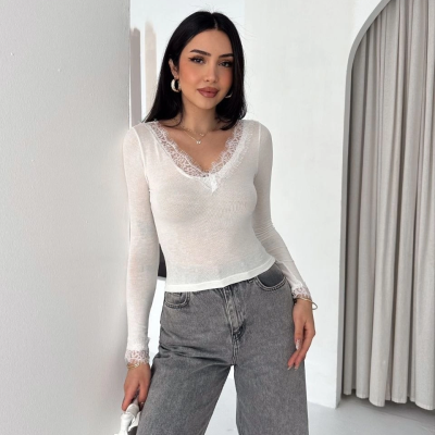 Kadın Dantel Detaylı V Yaka Arkası V Yaka Kaşmir Dokulu Uzun Kollu Bluz - Beyaz