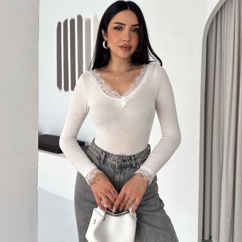 Kadın Dantel Detaylı V Yaka Arkası V Yaka Kaşmir Dokulu Uzun Kollu Bluz - Beyaz