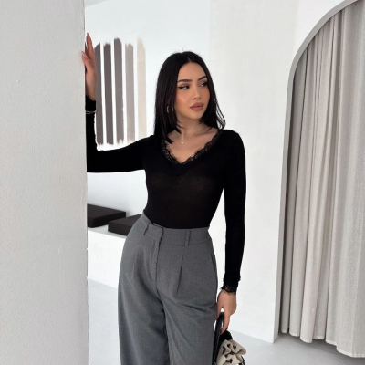 Kadın Dantel Detaylı V Yaka Arkası V Yaka Kaşmir Dokulu Uzun Kollu Bluz - Siyah