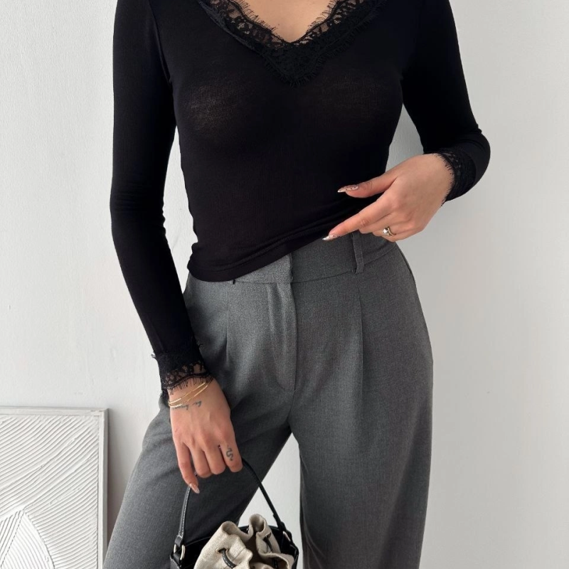 Kadın Dantel Detaylı V Yaka Arkası V Yaka Kaşmir Dokulu Uzun Kollu Bluz - Siyah