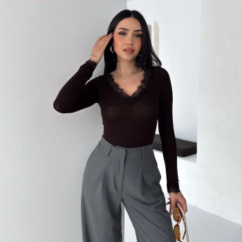 Kadın Dantel Detaylı V Yaka Arkası V Yaka Kaşmir Dokulu Uzun Kollu Bluz - Vişne Çürüğü