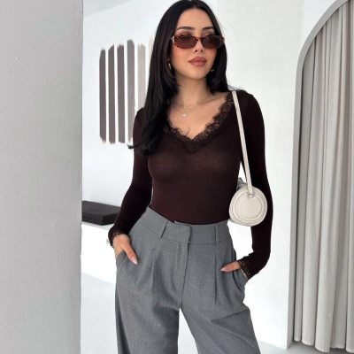 Kadın Dantel Detaylı V Yaka Arkası V Yaka Kaşmir Dokulu Uzun Kollu Bluz - Vişne Çürüğü