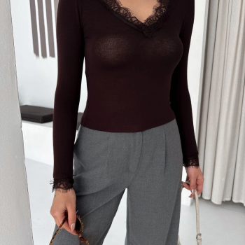 Kadın Dantel Detaylı V Yaka Arkası V Yaka Kaşmir Dokulu Uzun Kollu Bluz - Vişne Çürüğü