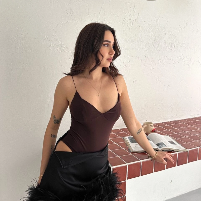 Kadın Derin Dekolte Askılı Body Sırt Dekolteli Şık Kolsuz Yazlık Bodysuit - Kahverengi