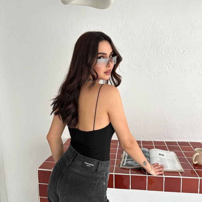 Kadın Derin Dekolte Askılı Body Sırt Dekolteli Şık Kolsuz Yazlık Bodysuit - Siyah