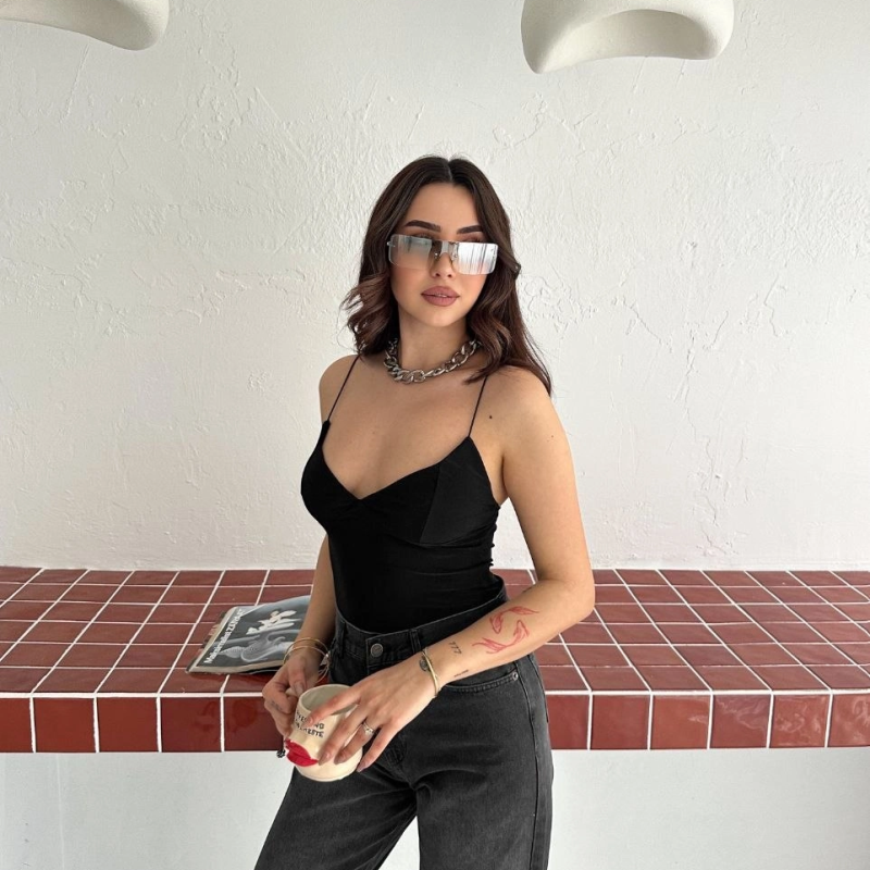 Kadın Derin Dekolte Askılı Body Sırt Dekolteli Şık Kolsuz Yazlık Bodysuit - Siyah