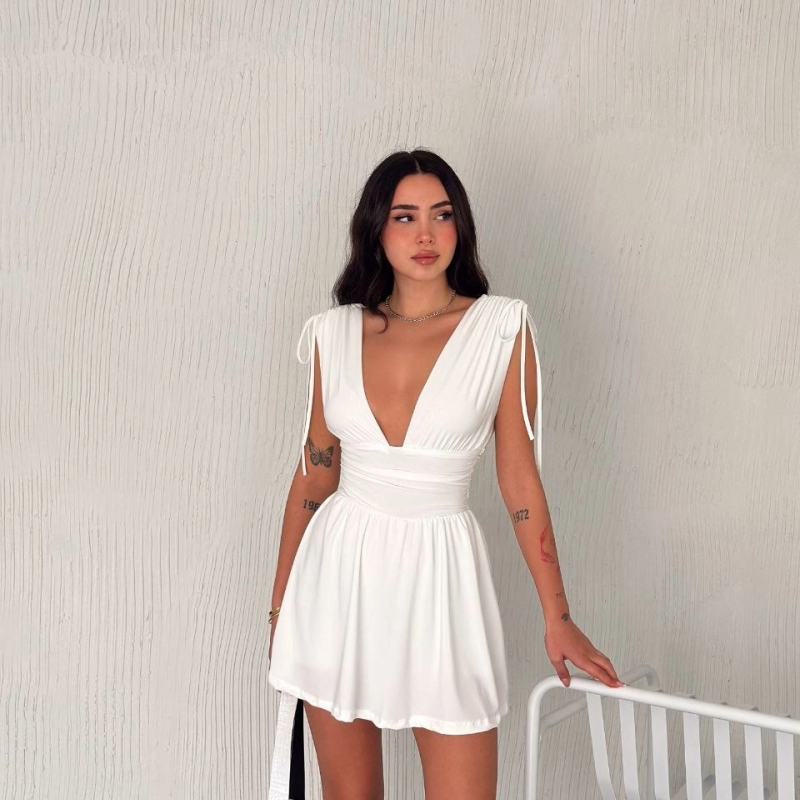 Kadın Derin V Yaka Etek Görünümlü Şortlu Elbise Drapeli Mini Yazlık - Beyaz
