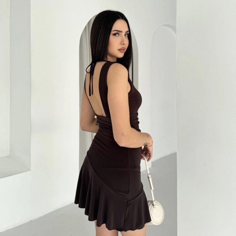 Kadın Derin V Yaka Sırt Dekolteli Mini Elbise Drapeli Şık Kolsuz - Kahverengi