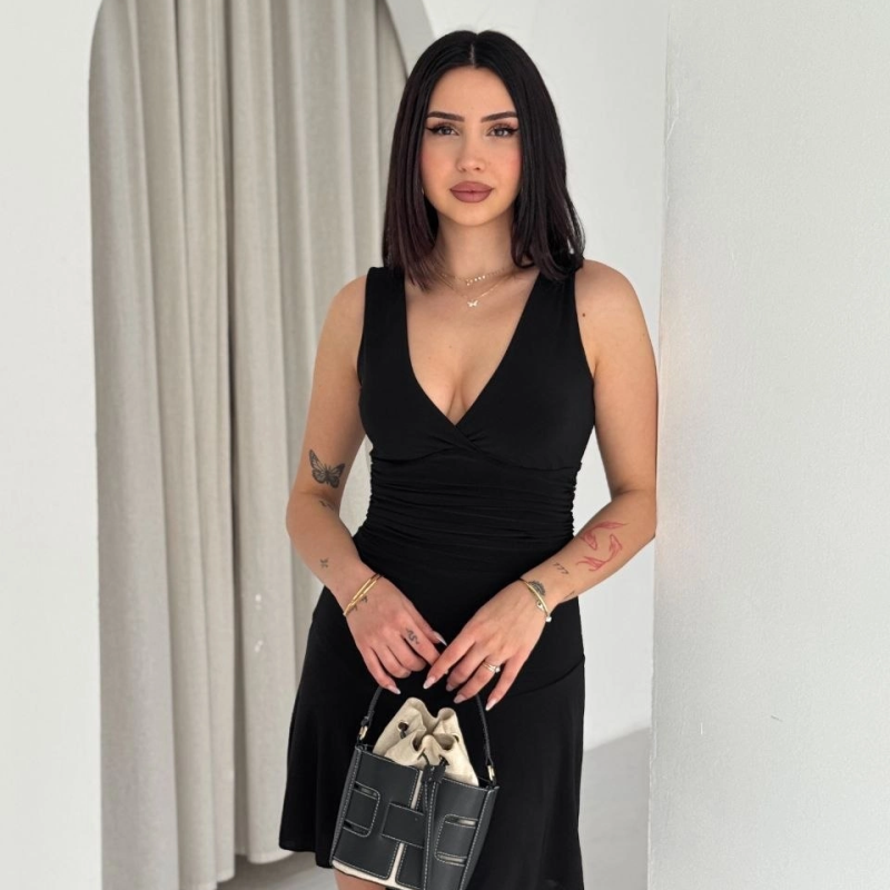 Kadın Derin V Yaka Sırt Dekolteli Mini Elbise Drapeli Şık Kolsuz - Siyah