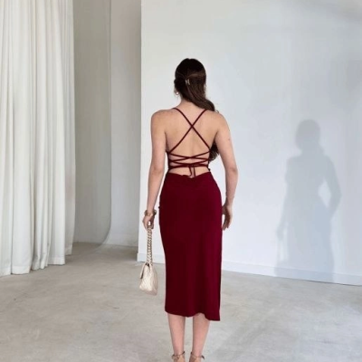 Kadın İp Askılı Sırt Dekolteli Bağlama Detaylı Yırtmaçlı Midi Elbise - Bordo