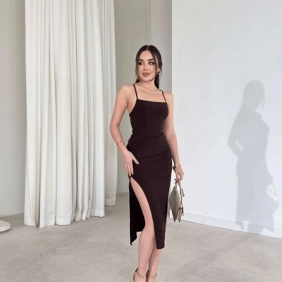 Kadın İp Askılı Sırt Dekolteli Bağlama Detaylı Yırtmaçlı Midi Elbise - Kahverengi