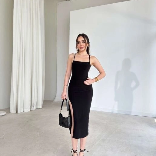 Kadın İp Askılı Sırt Dekolteli Bağlama Detaylı Yırtmaçlı Midi Elbise - Siyah