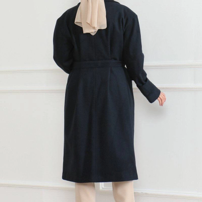 Kadın Kaşe Kaban Uzun Boy Kruvaze Yaka Kuşaklı Tesettür Kaşe Kaban Astarlı - Lacivert