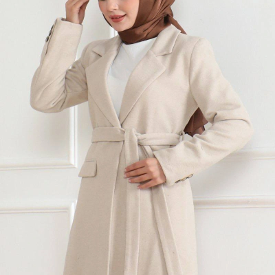 Kadın Kaşe Kaban Uzun Boy Kruvaze Yaka Kuşaklı Tesettür Kaban Astarlı Yünlü Dokuma - Bej