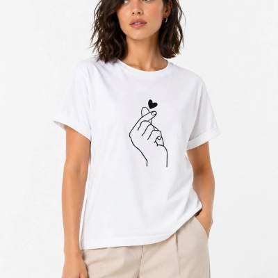Kadın Kore Parmak Kalp Aşk Temalı Minimal Baskılı Tişört Yazlık Kısa Kol T-Shirt  - Beyaz