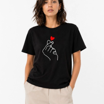 Kadın Kore Parmak Kalp Aşk Temalı Minimal Baskılı Tişört Yazlık Kısa Kol T-Shirt - Siyah Kadın Kore Parmak Kalp Aşk Temalı Minimal Baskılı Tişört Yazlık Kısa Kol T-Shirt - Siyah