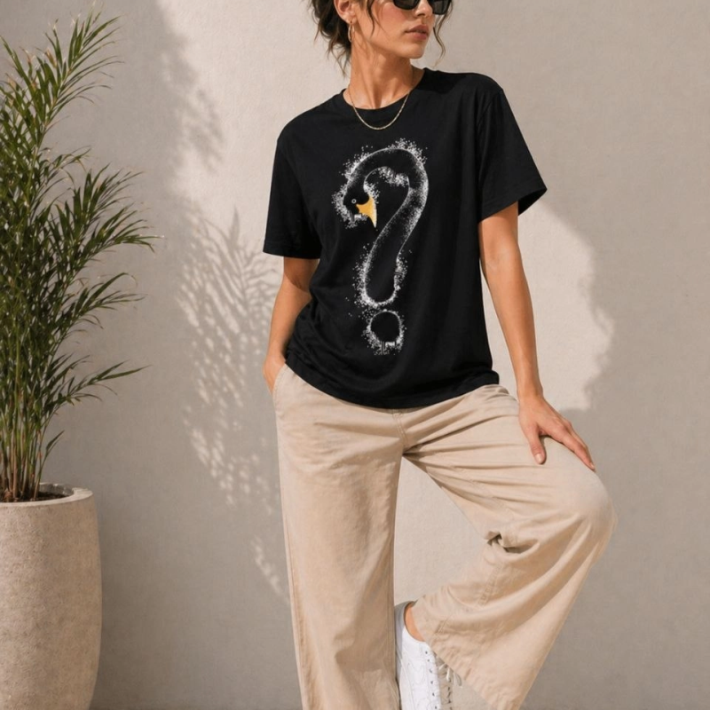 Kadın Kuğu Figürlü Soru İşareti Baskılı Tişört Kısa Kol T-Shirt - Siyah