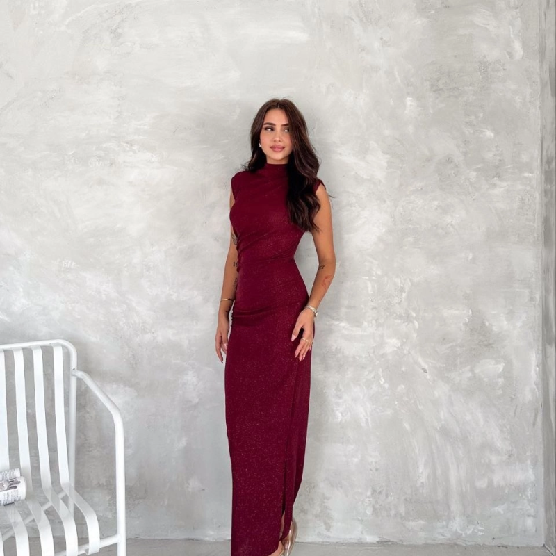 Kadın Likralı Simli Kumaş Yandan Yırtmaçlı Uzun Elbise Şık Kolsuz Abiye - Bordo