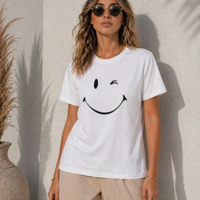 Kadın Minimal Gülümseyen Yüz Baskılı Tişört Kısa Kol Yazlık T-Shirt - Beyaz