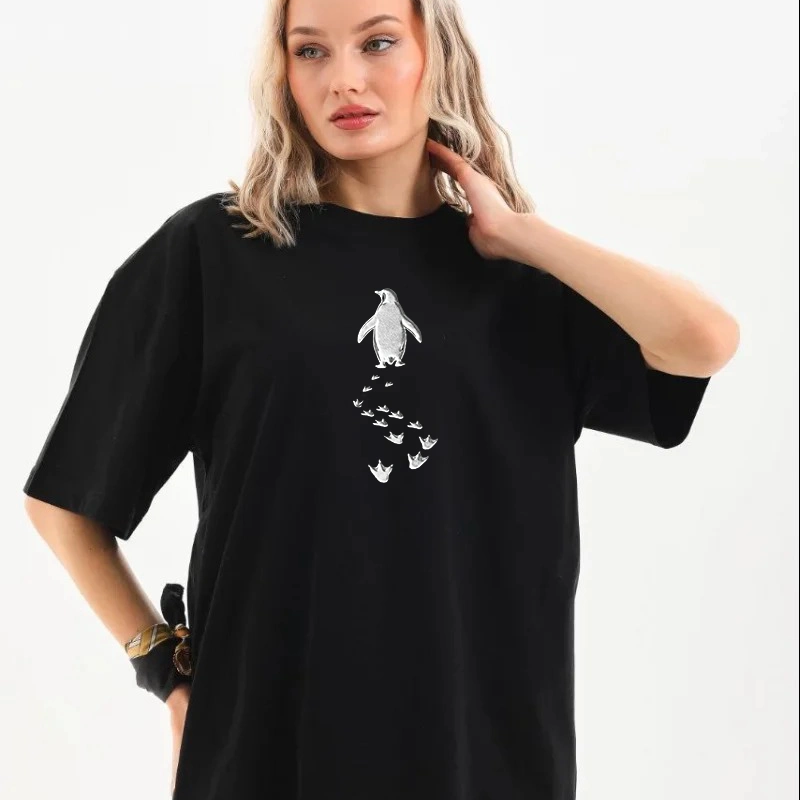 Kadın T-Shirt Penguen Baskılı Bisiklet Yaka Kısa kol yazlık Tişört - Siyah