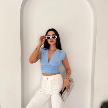 Kadın Vatkalı Kolsuz V Yaka Drapeli Crop Bluz Likralı Fit - Bebek Mavisi