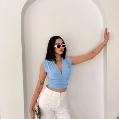 Kadın Vatkalı Kolsuz V Yaka Drapeli Crop Bluz Likralı Fit - Bebek Mavisi