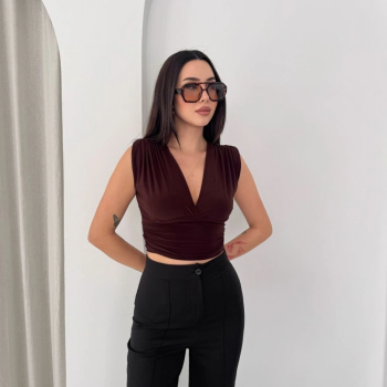 Kadın Vatkalı Kolsuz V Yaka Drapeli Crop Bluz Likralı Fit - Kahverengi