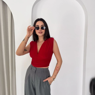 Kadın Vatkalı Kolsuz V Yaka Drapeli Crop Bluz Likralı Fit - Kırmızı