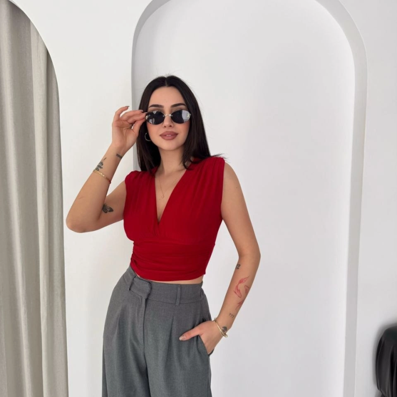 Kadın Vatkalı Kolsuz V Yaka Drapeli Crop Bluz Likralı Fit - Kırmızı