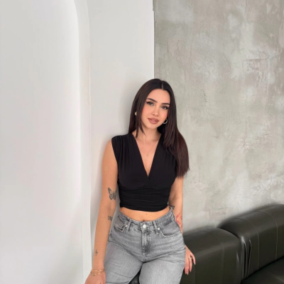 Kadın Vatkalı Kolsuz V Yaka Drapeli Crop Bluz Likralı Fit - Siyah