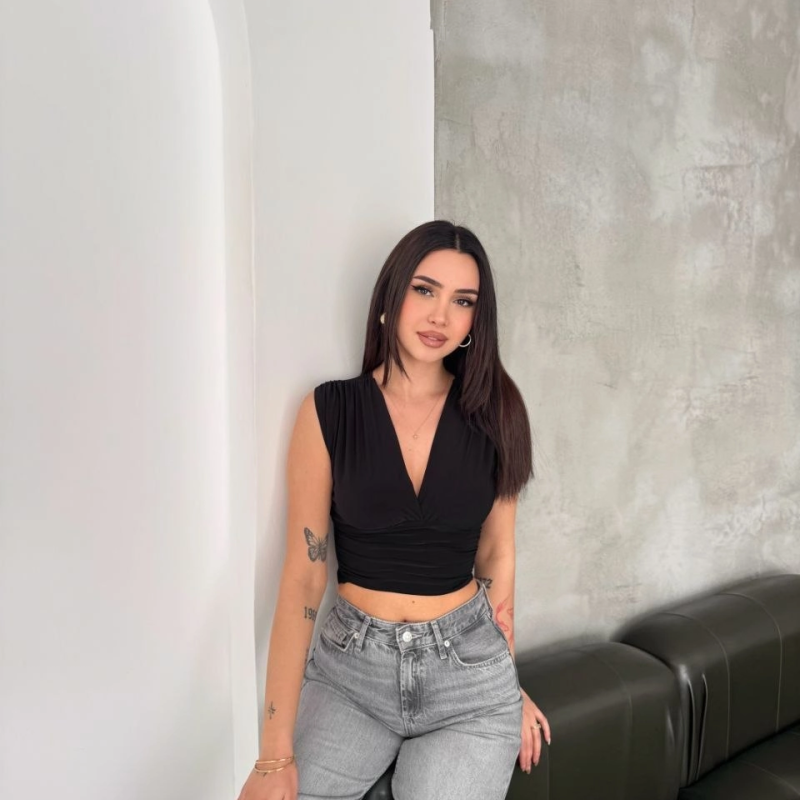 Kadın Vatkalı Kolsuz V Yaka Drapeli Crop Bluz Likralı Fit - Siyah