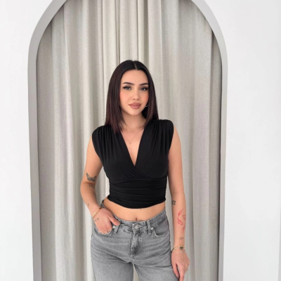 Kadın Vatkalı Kolsuz V Yaka Drapeli Crop Bluz Likralı Fit - Siyah