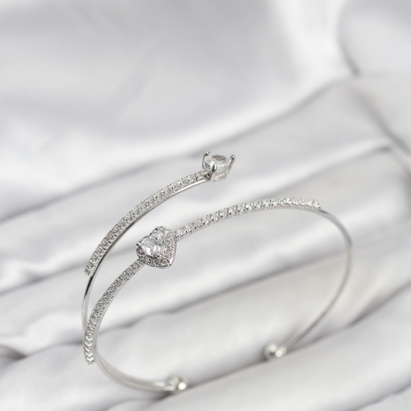 Kalp Model Pirinç Gümüş Renk Kadın Bileklik