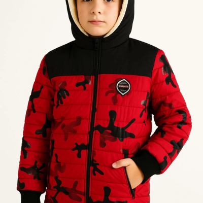Kamuflaj Desenli Mont İçi Sıcak Tutan Pelüş Astarlı, Kapüşonlu, Fermuarlı Kışlık Su İtici Şişme Mont - Kırmızı