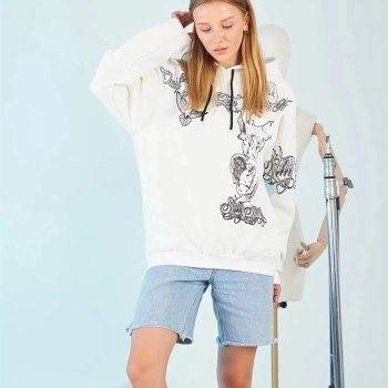 Kapüşonlu Üç İplik Sweatshirt – Beyaz Strong Heykel Baskılı, Rahat Kalıp, Kanguru Cepli Modern Tasarım -