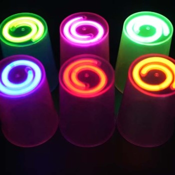 Karanlıkta Yanan Mega Glow Bardaklar 8 Adet Karanlıkta Yanan Mega Glow Bardaklar 8 Adet