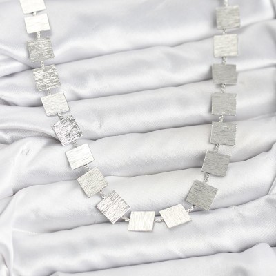 Kare Plaka Model Gümüş Renk Kadın Kolye