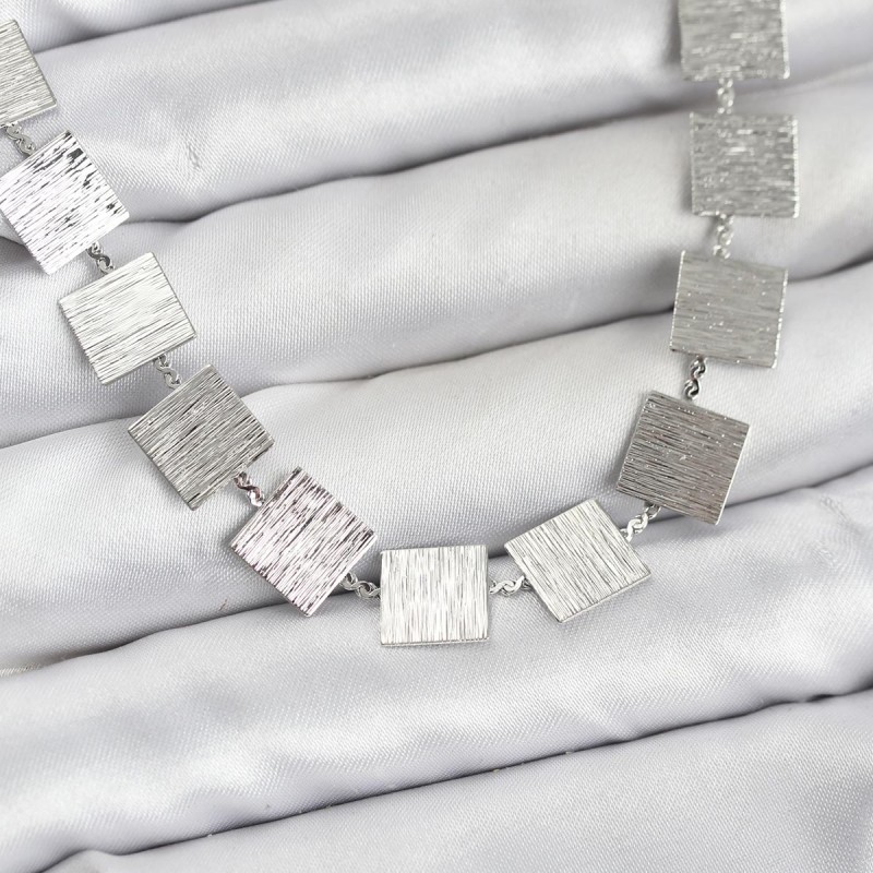 Kare Plaka Model Gümüş Renk Kadın Kolye