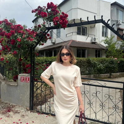 Kısa Kollu Uzun Yandan Yırtmaçlı Elbise - Bej -