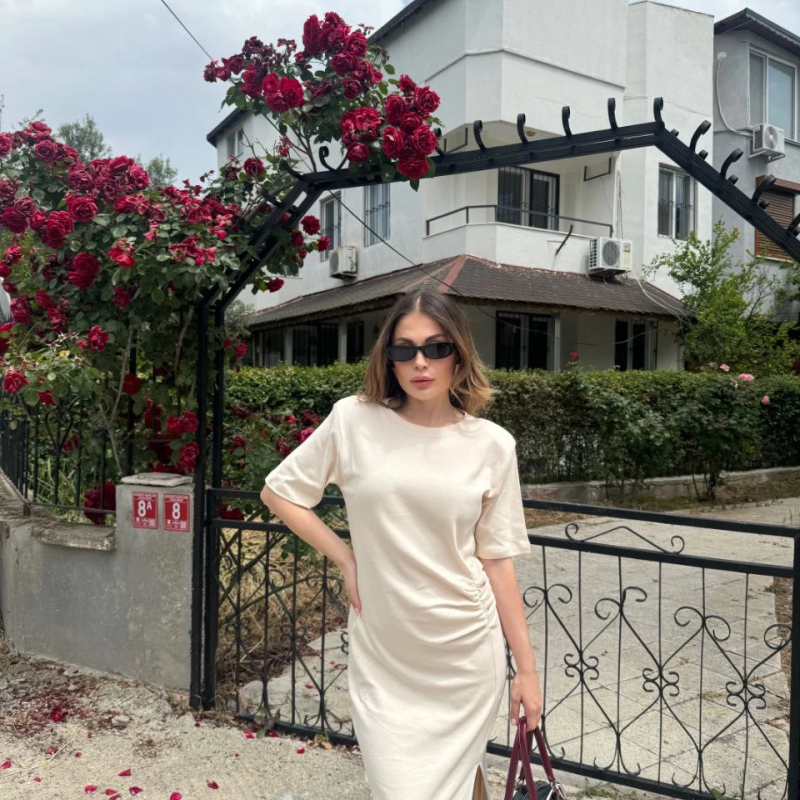 Kısa Kollu Uzun Yandan Yırtmaçlı Elbise - Bej -