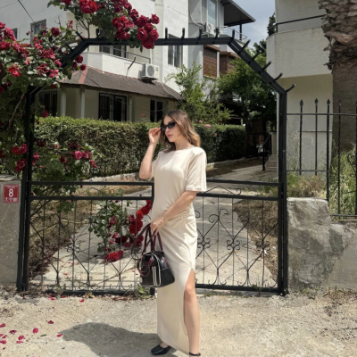 Kısa Kollu Uzun Yandan Yırtmaçlı Elbise - Bej -