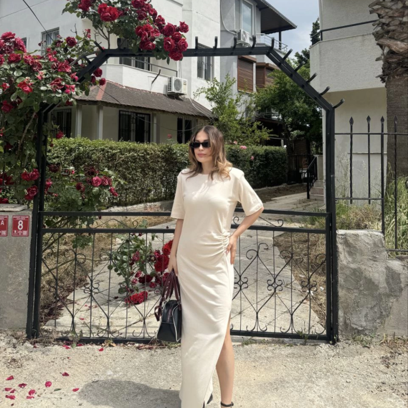 Kısa Kollu Uzun Yandan Yırtmaçlı Elbise - Bej -