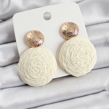 Krem Daire Figürlü Hasır Örgü Model Gold Renk Kadın Küpe