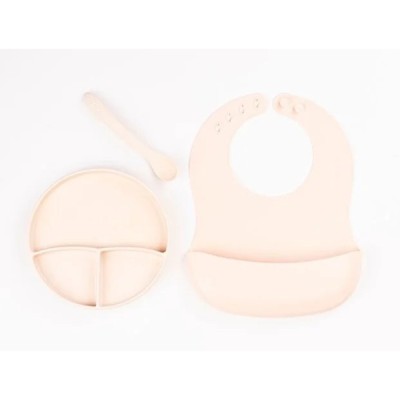 Krem Rengi 3’lü Silikon Yemek Seti – Önlük + Diş Kaşıyıcılı Kaşık + Vakumlu Tabak
