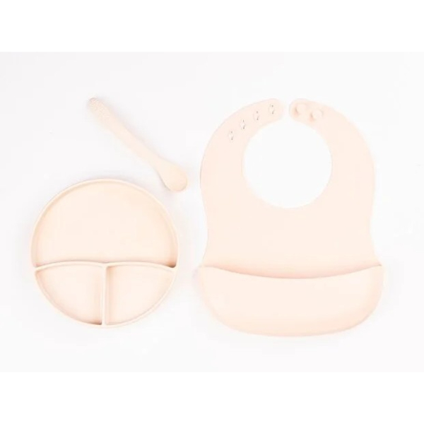 Krem Rengi 3’lü Silikon Yemek Seti – Önlük + Diş Kaşıyıcılı Kaşık + Vakumlu Tabak