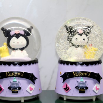 Kuromi İçi Dönmeli Püskürtmeli Işıklı Müzikli Kar Küresi Büyük Boy - Model 2